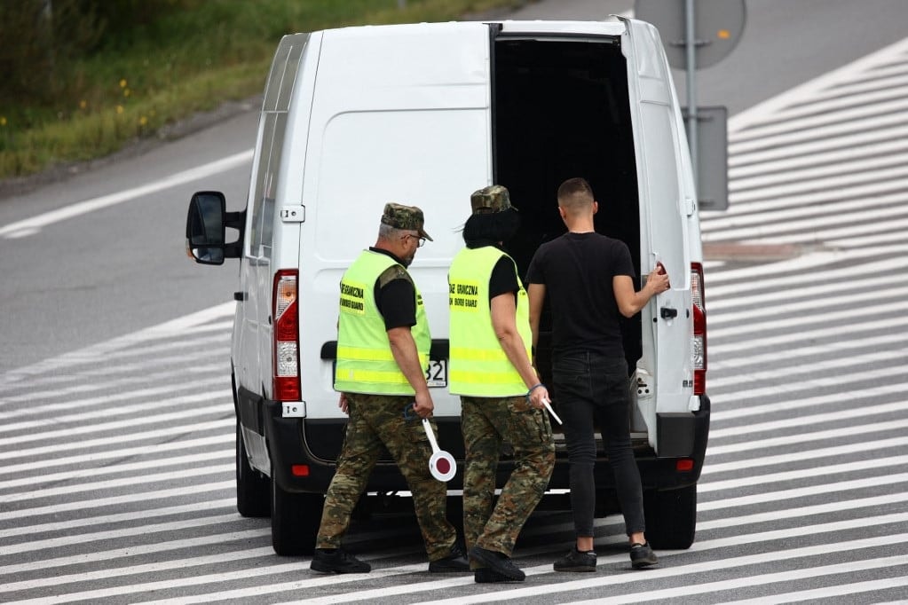 Egy migránsokat szállító kisbusz próbált áttörni Szlovákiából a lengyel határzáron