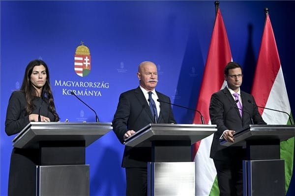 Csák János: Kamattámogató hitelkonstrukciót vezetünk be a családoknak
