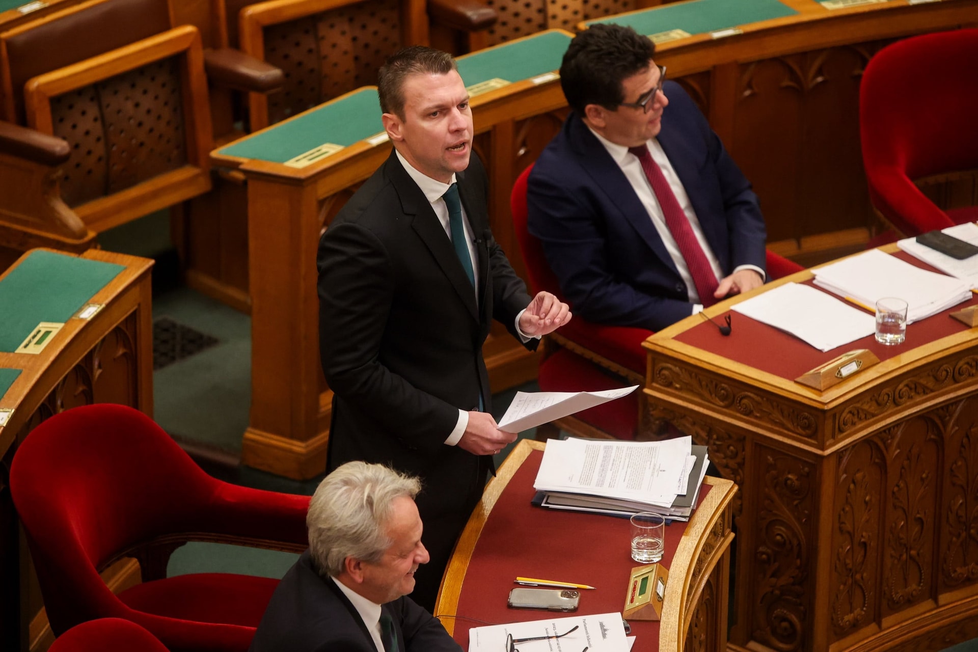 Menczer Tamás: Ki kell maradnunk az ukrajnai háborúból