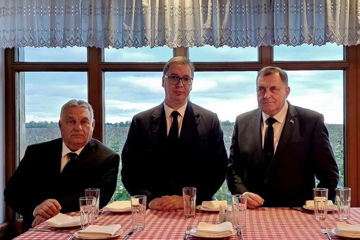 „Mindig jó találkozni egy olyan őszinte baráttal, mint Orbán Viktor” – közös képet posztolt a szerb elnök Orbán Viktorral