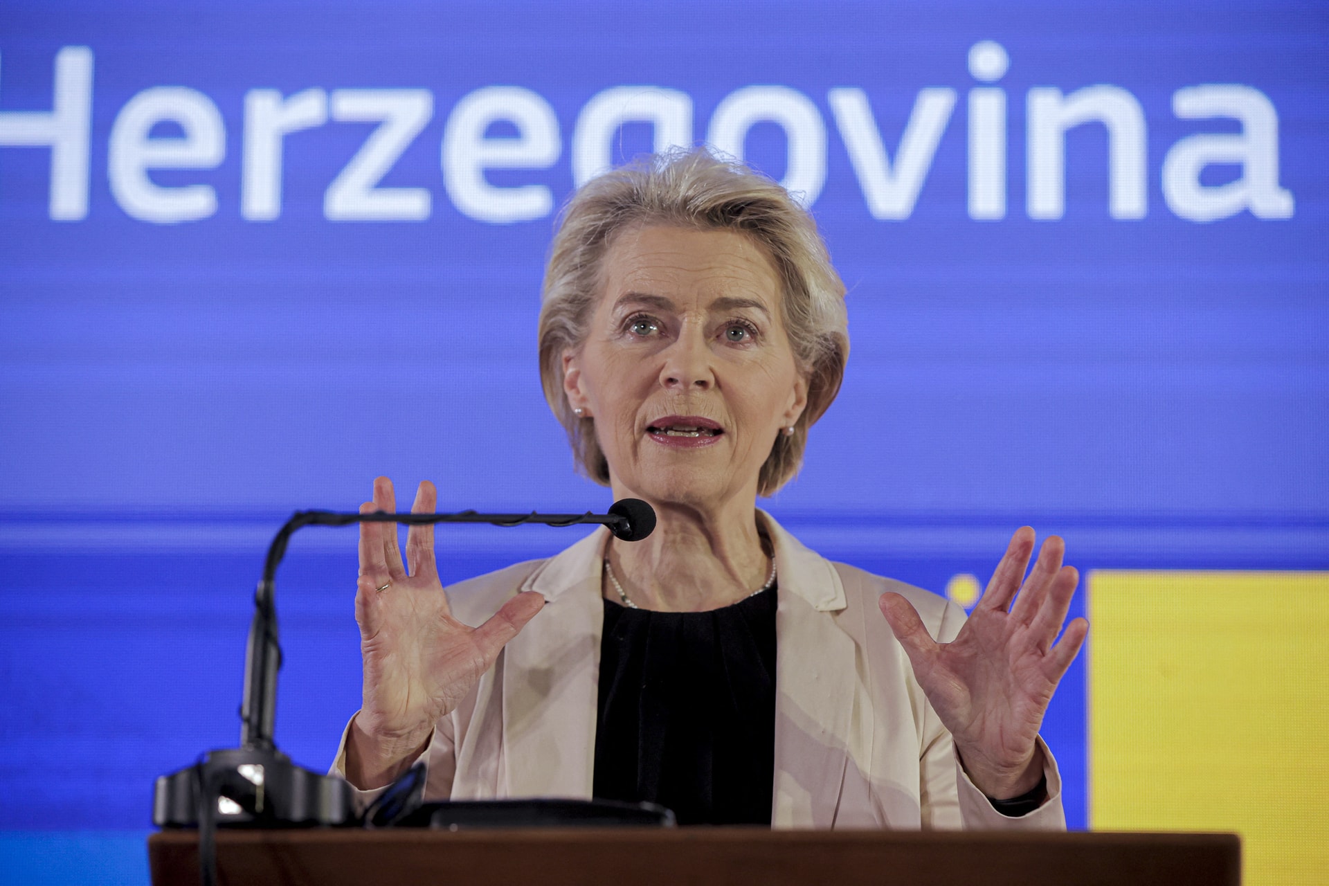 Ursula von der Leyen minden túsz szabadon bocsátására szólított fel