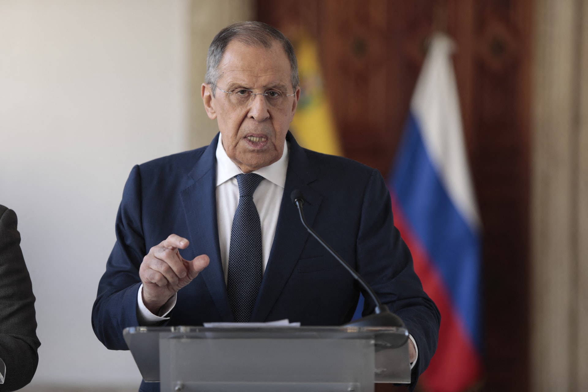 Lavrov: Veszélyes elképzelés az ukrán F–16-osok NATO-bázisokon való állomásoztatása