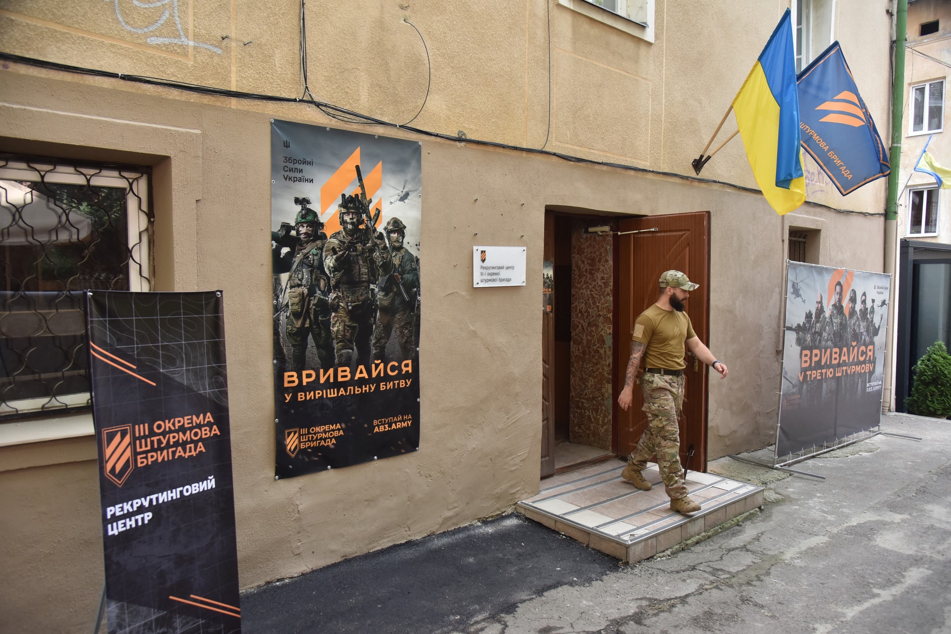 Inkább a rabság, mint a halál: tömegesen szöknek az ukrán katonák