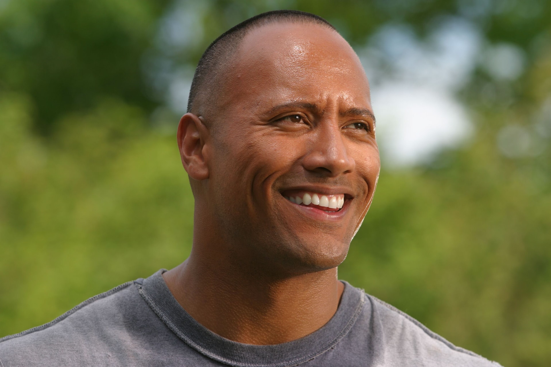 Dwayne Johnson pénzzel dobálta meg a saját édesanyját + VIDEÓ
