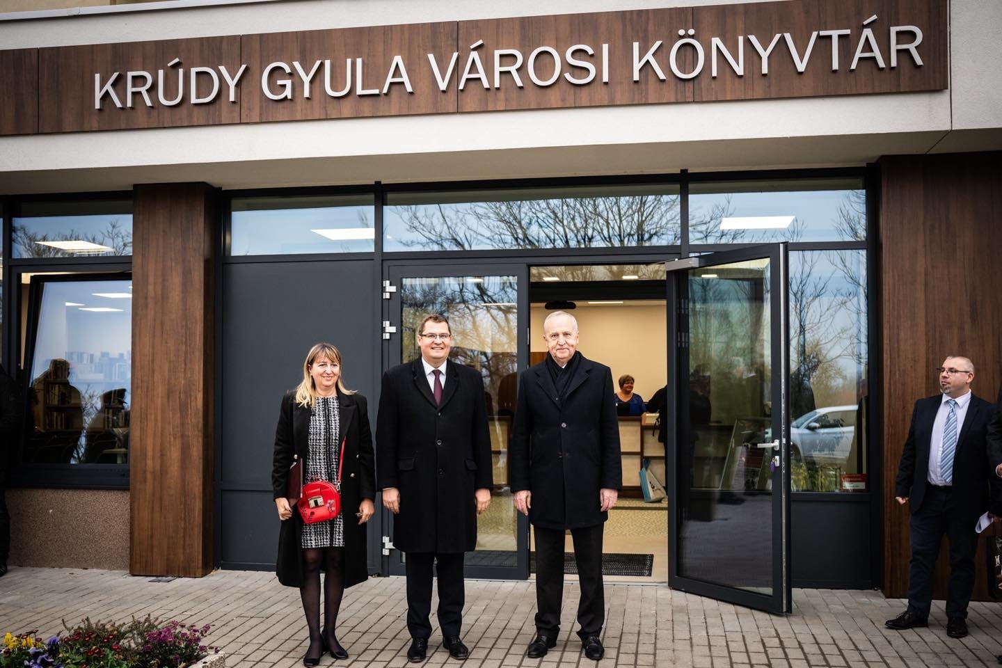 Átadták a Krúdy Gyula Városi Könyvtárat Várpalotán