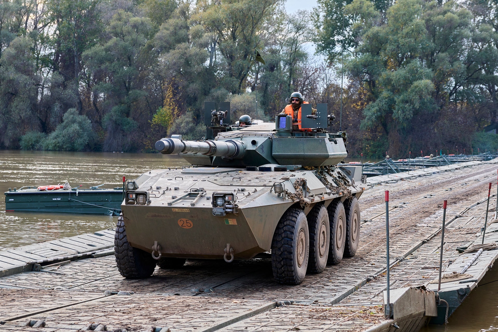 Adaptive Hussars 2023: tiszai átkelést hajtottak végre a katonai konvojok