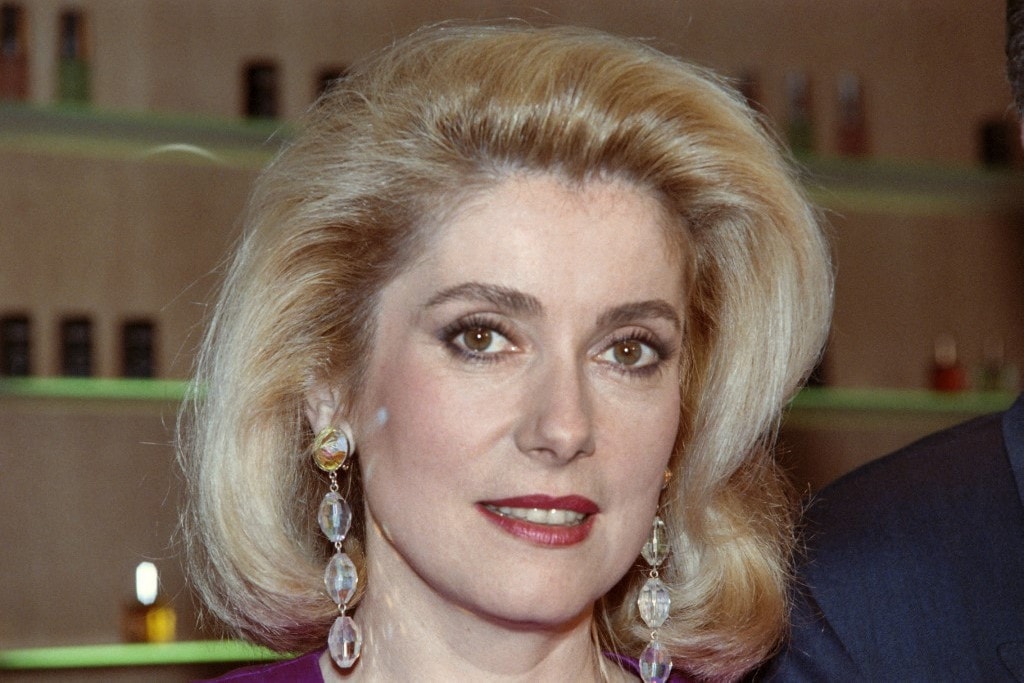 Catherine Deneuve a nőiesség megtestesítője szuperhős lett