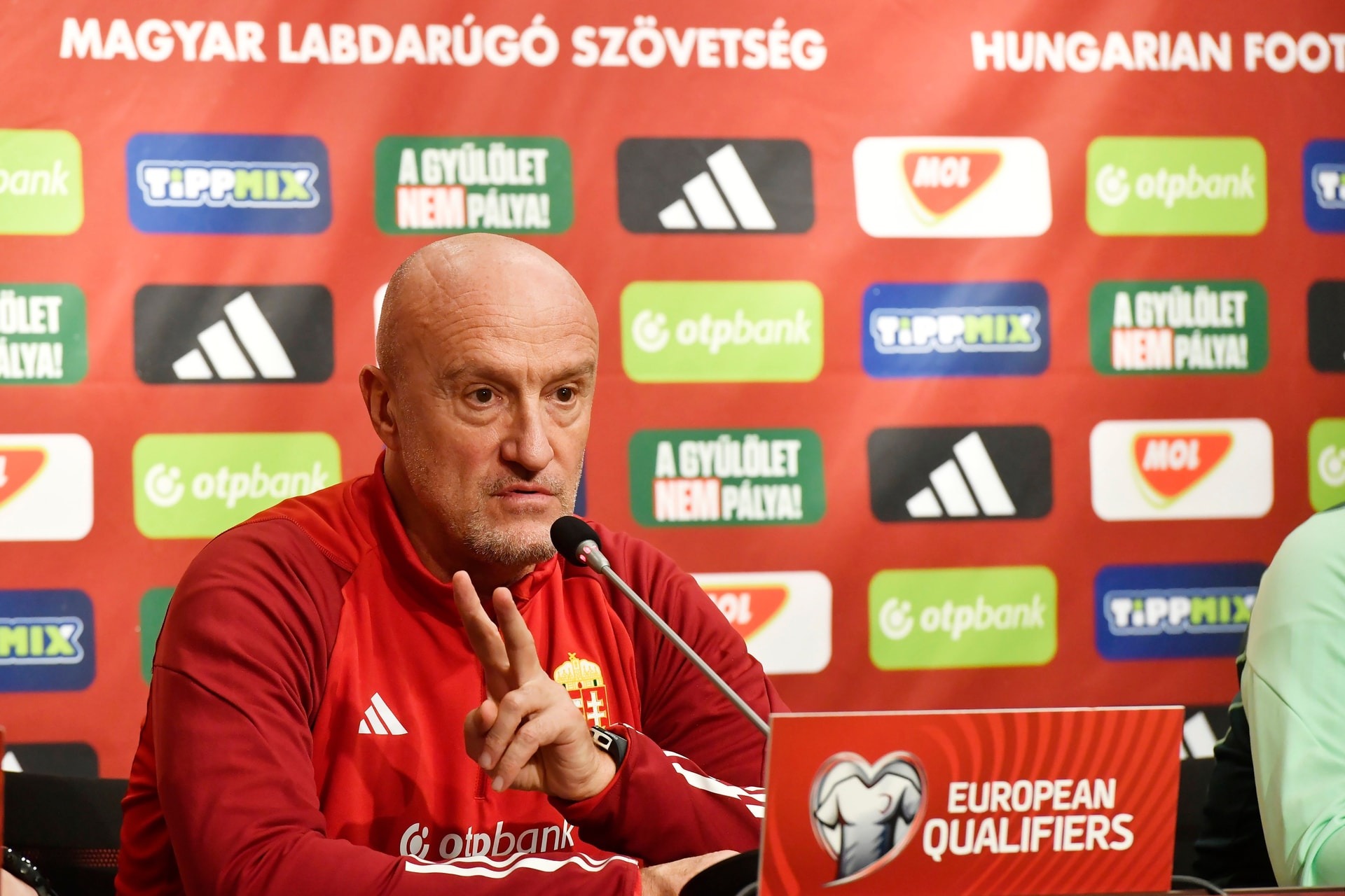 Magyar–montenegrói: Rossi négy helyen változtatott
