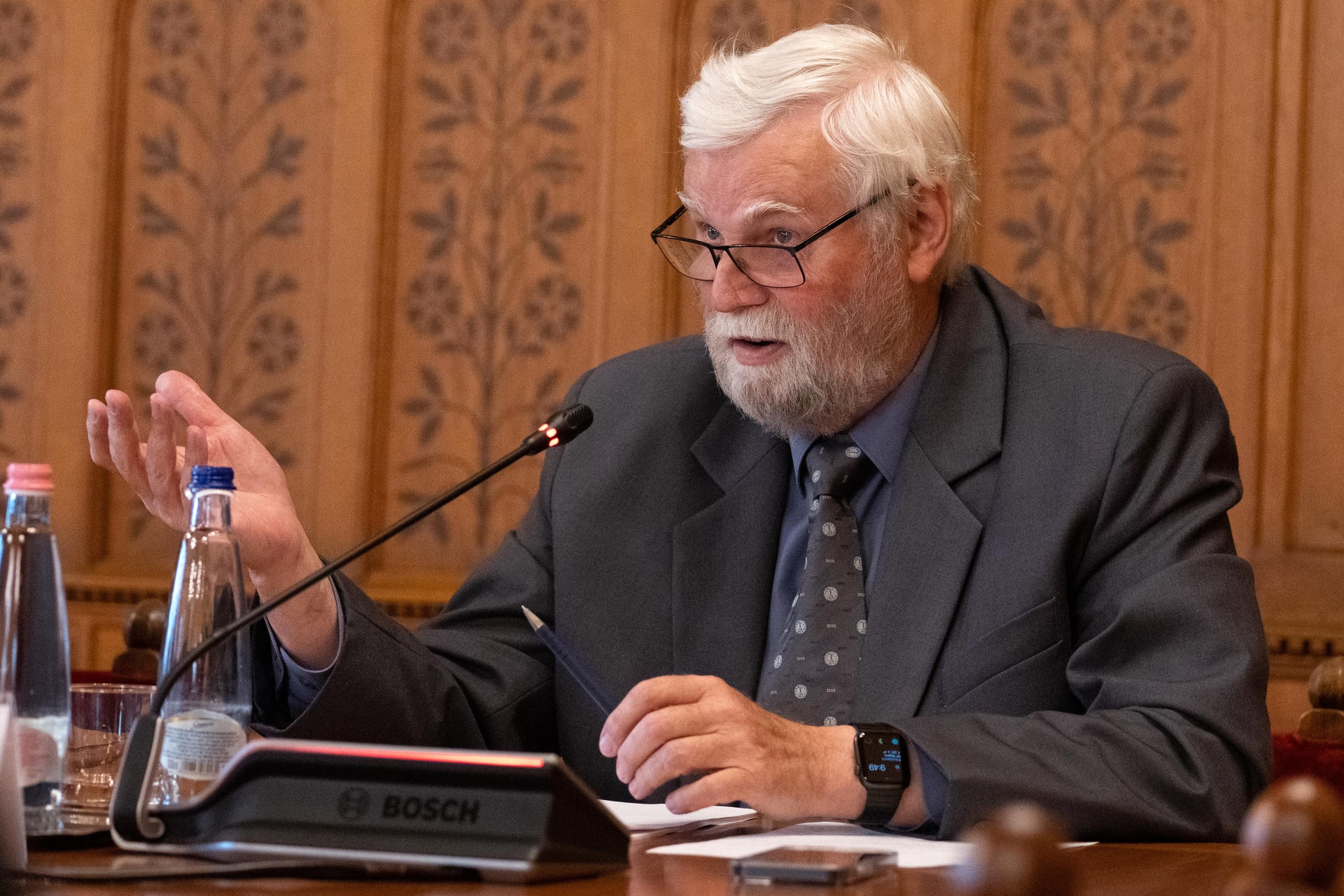 Mellár Tamás elhagyja a református egyházat