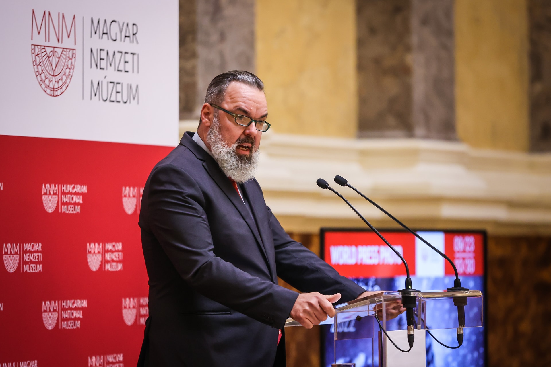Menesztette a miniszter L. Simon Lászlót, a Magyar Nemzeti Múzeum főigazgatóját