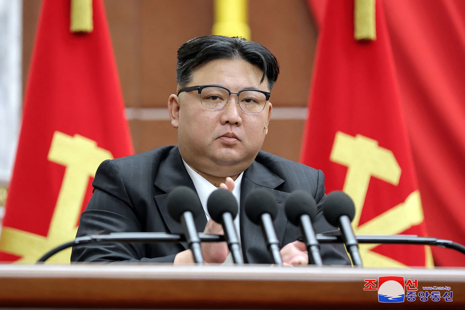 Kim Dzsongun alkotmányba foglalja Dél-Korea teljes megszállását és leigázását