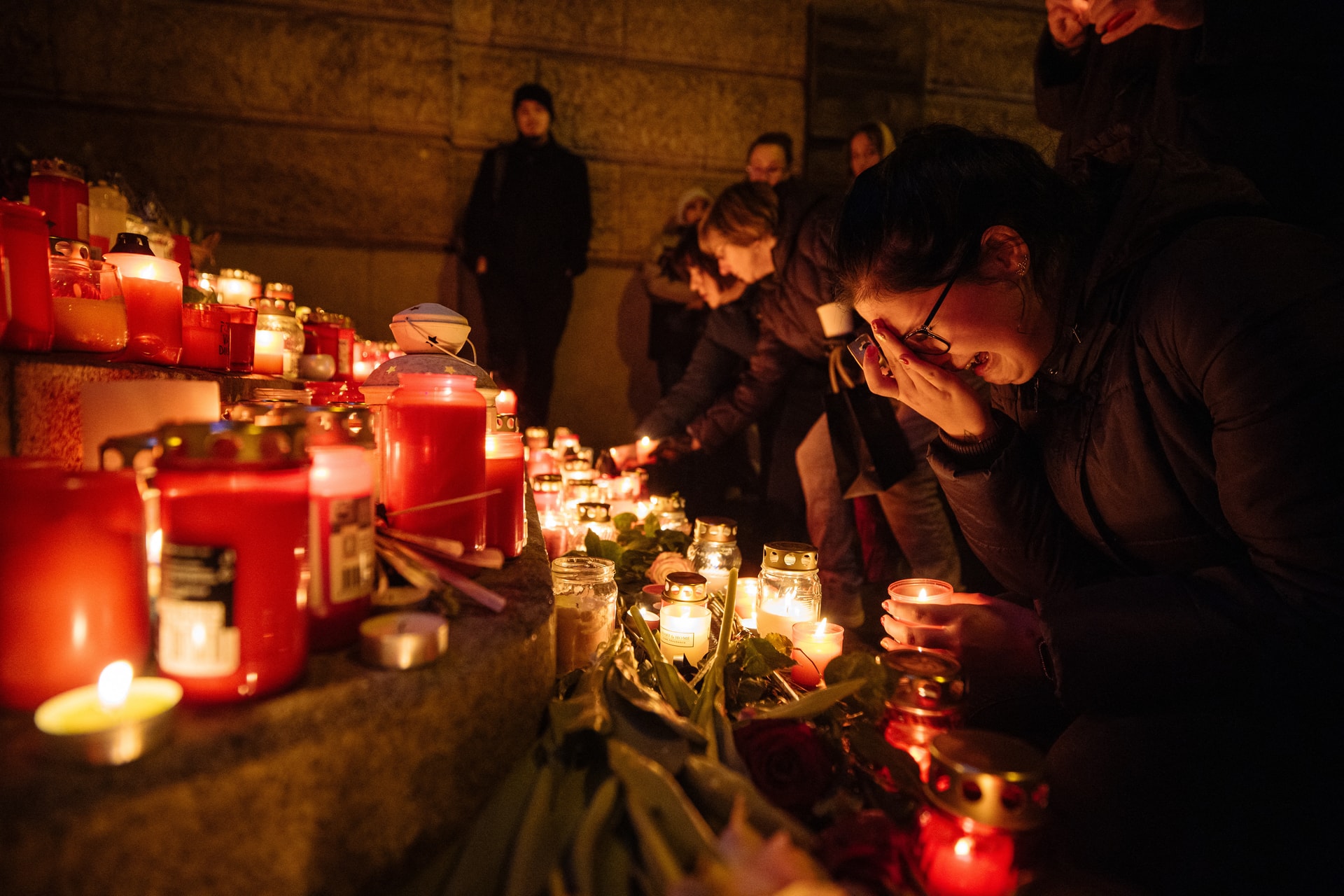 Előkerült a prágai tömeggyilkos egy levele, amelyben feltárta, hogy korábban egy kettős gyilkosságot is elkövetett