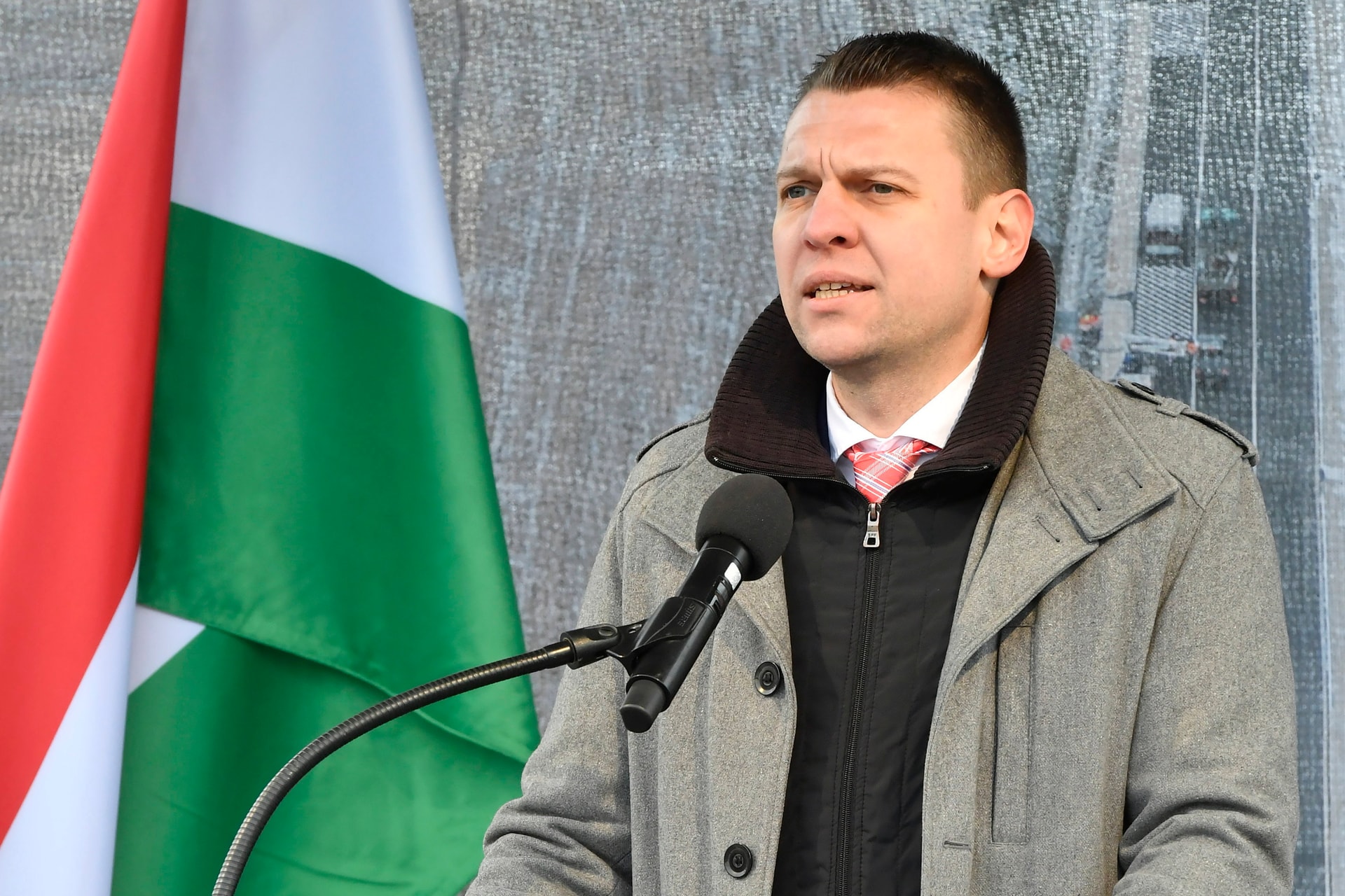 Menczer Tamás: Nincs tudomásunk arról, hogy lenne magyar az áldozatok vagy a sérültek között