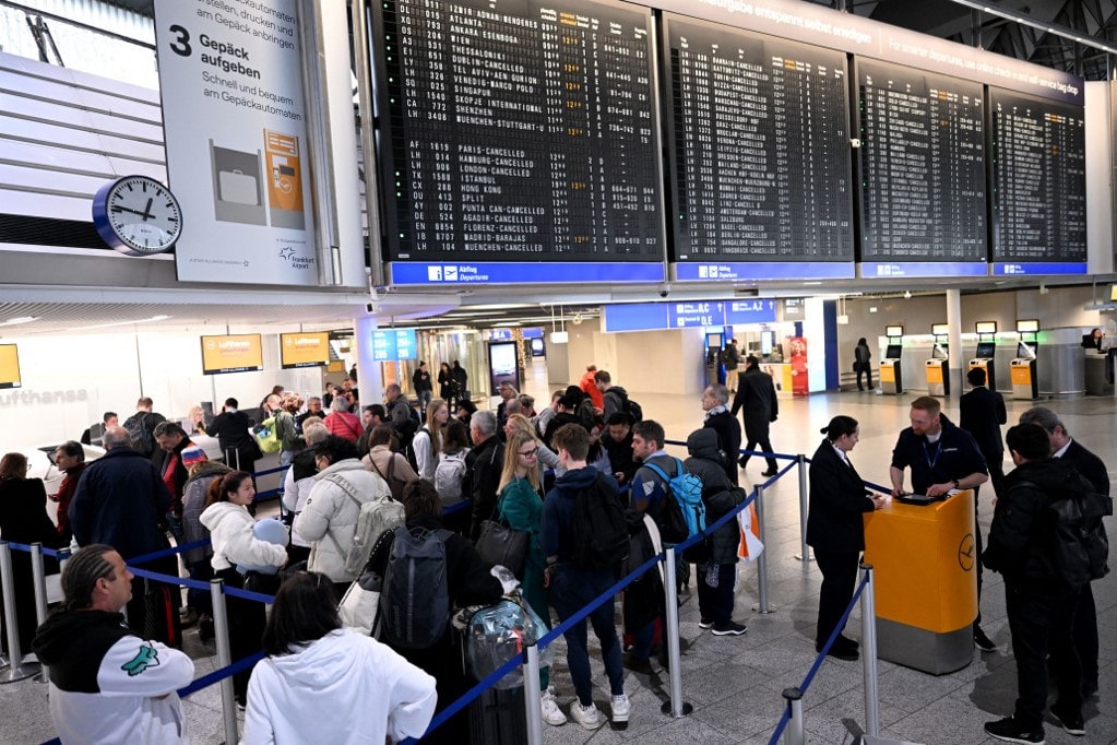 Sztrájkot hirdetett csütörtökre a német repülőterek biztonsági személyzete