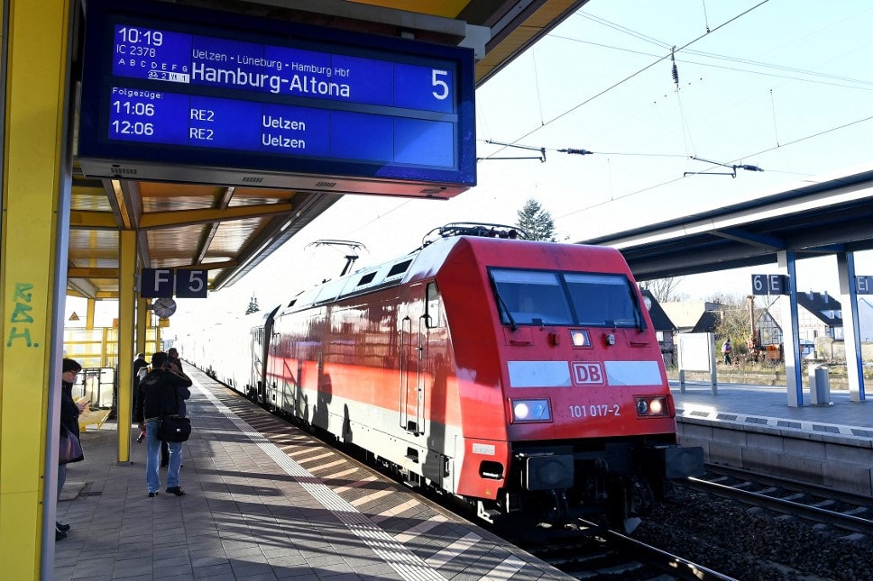 Nagyszabású hatósági akciót váltott ki Németországban egy gyorsvonaton kipermetezett könnygáz