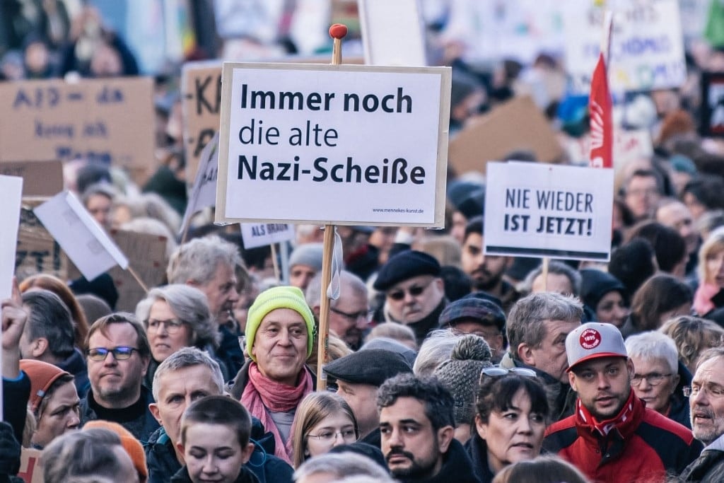 Tízezrek tüntettek Németország-szerte