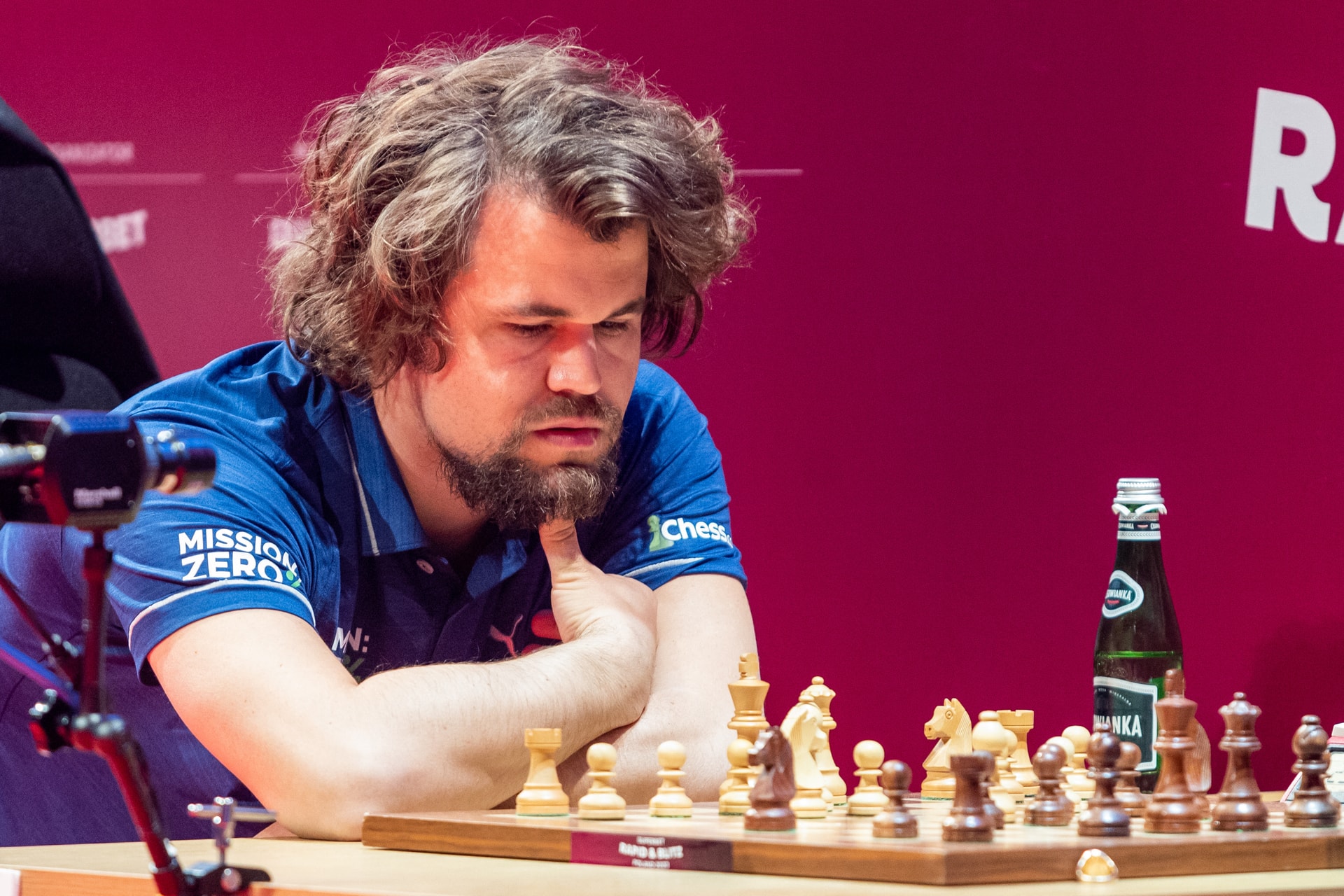 Villámsakk: Carlsen és Nyepomnyascsij megosztva világbajnok