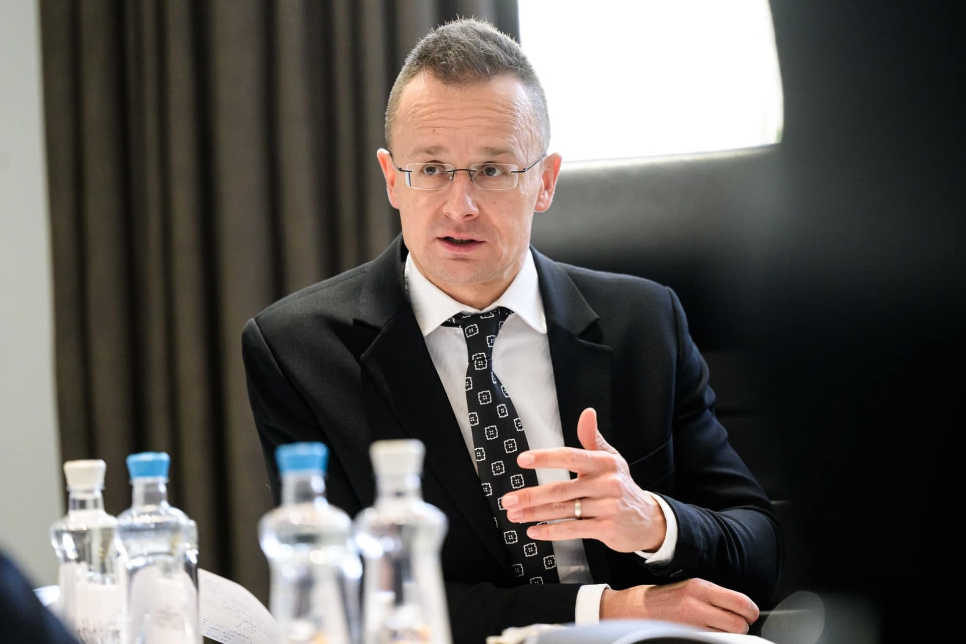 Szijjártó Péter a kuvaiti külügyminiszterrel tárgyalt