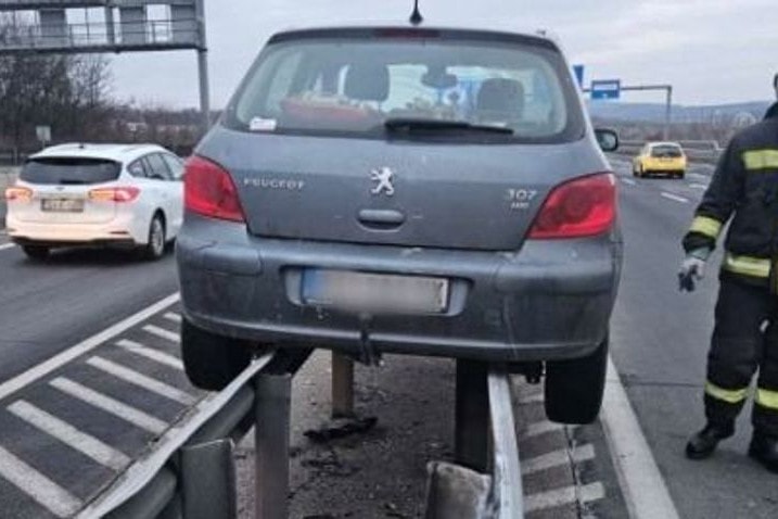 Érthetetlen, hogy került a szalagkorlátra ez az autó