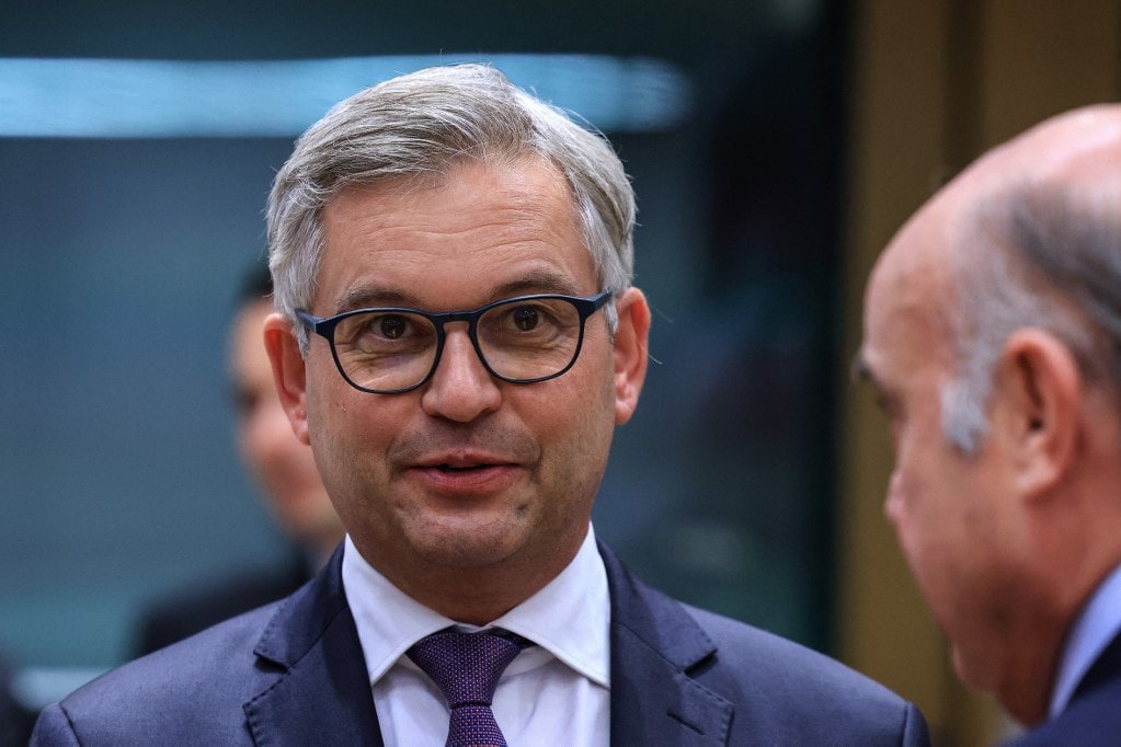 Gyorshajtás miatt négy hétre bevonták az osztrák pénzügyminiszter jogosítványát