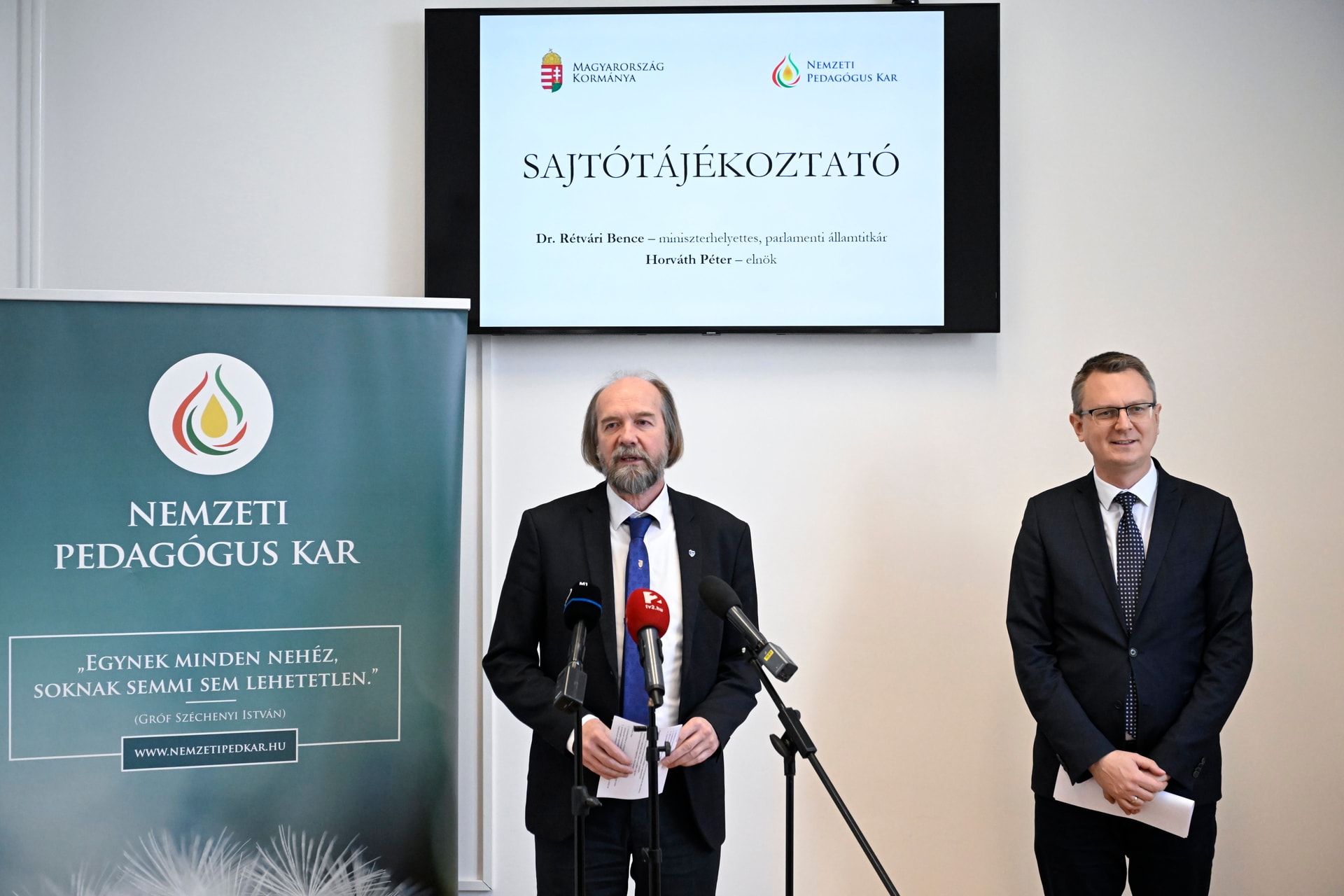 Rétvári Bence: Február elején minden pedagógus emelt fizetést kap