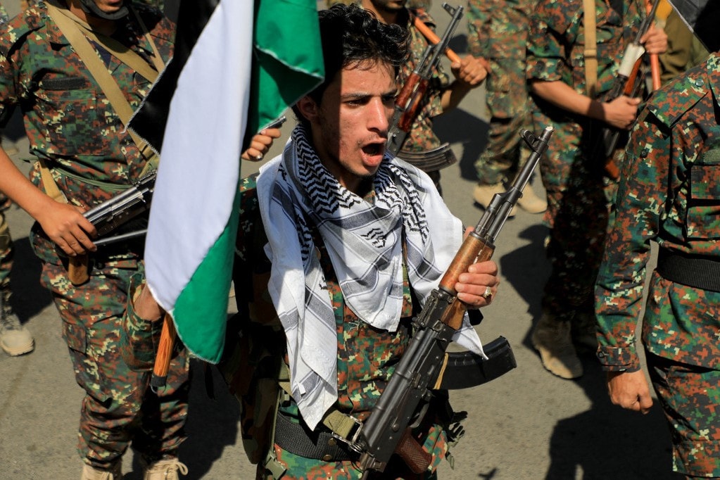 A Hamász és a Hezbollah elítélte a brit légierő támadásait a jemeni húszi lázadók állásai ellen