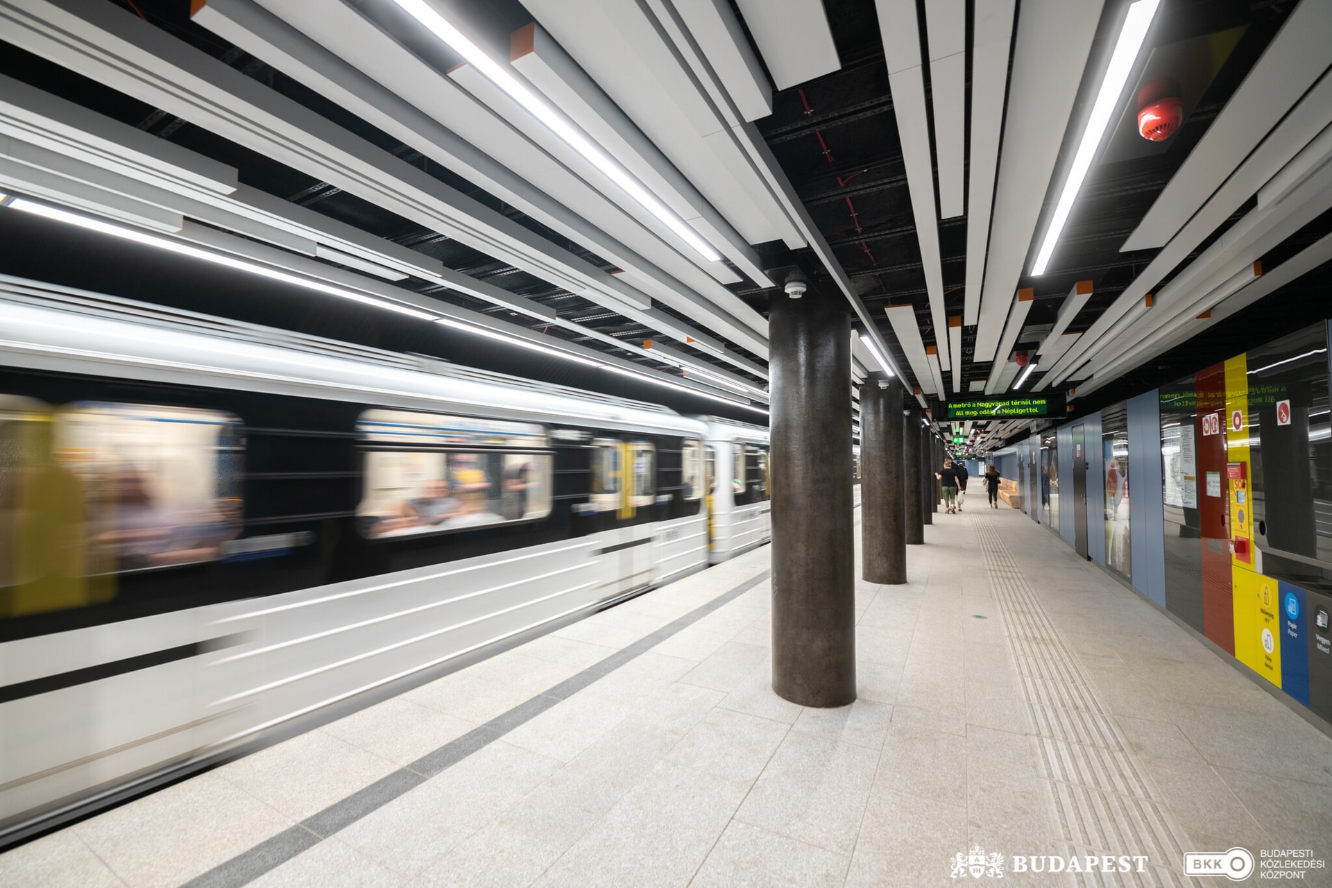 Pótlóbusz jár a hármas metró helyett