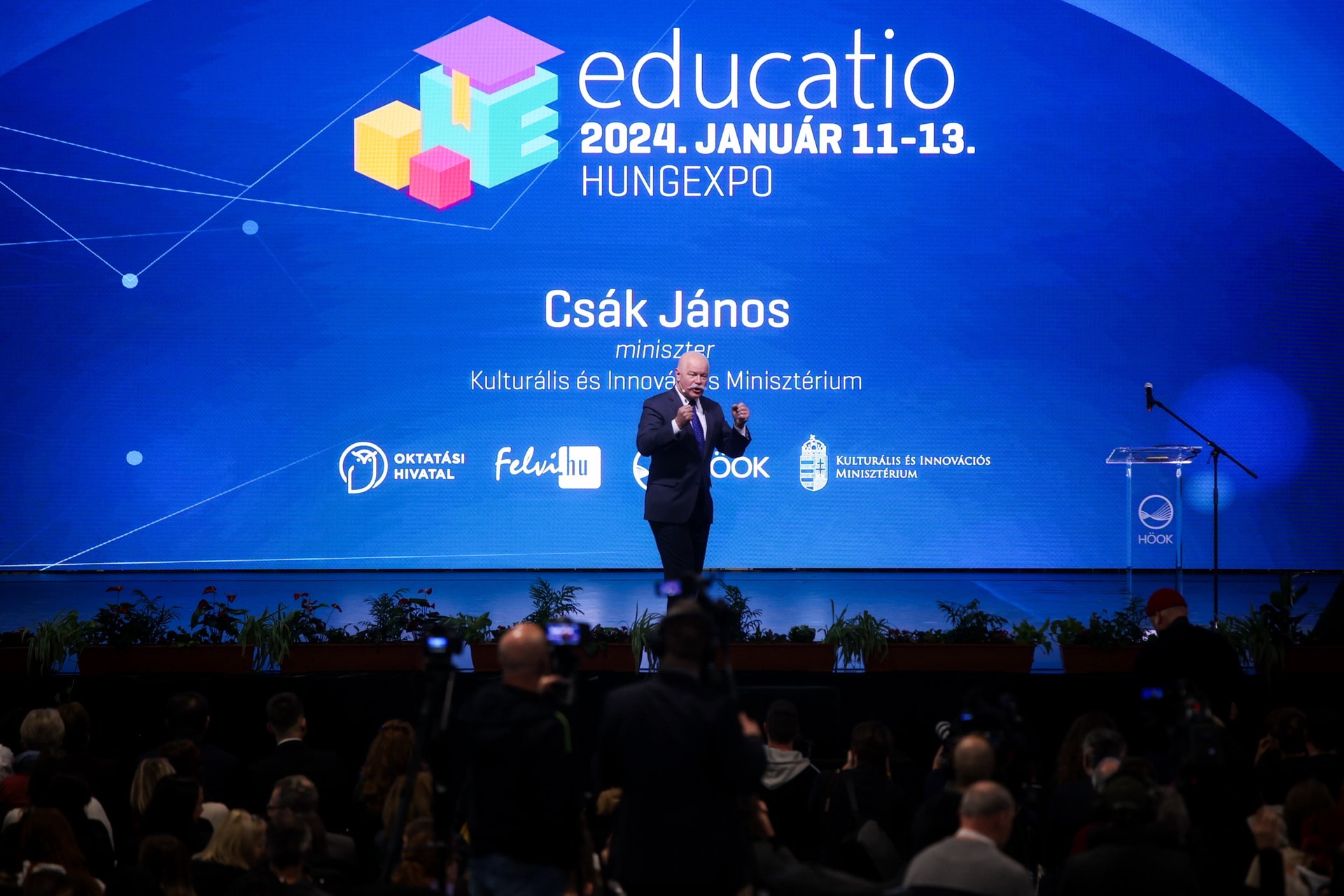 Csák János: Aki Magyarországon tanulni kezd, annak biztosan lesz állása + GALÉRIA