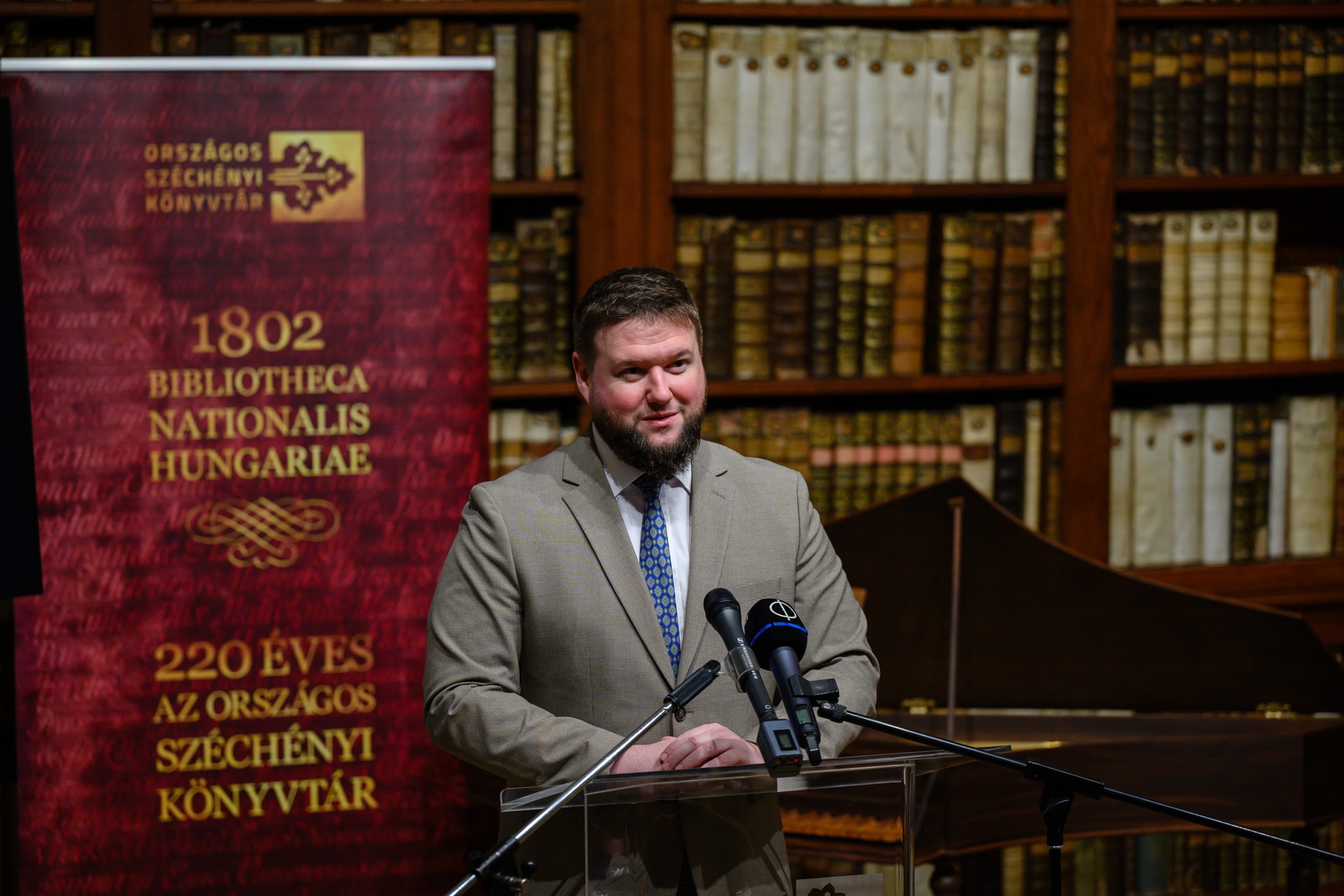 Átadták a zirci műemlék könyvtár eredeti állapotban felújított kis galériáját