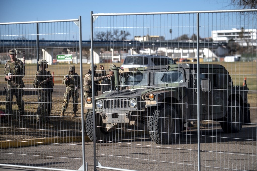 Texasban durvul a helyzet, az állam fegyverkezik