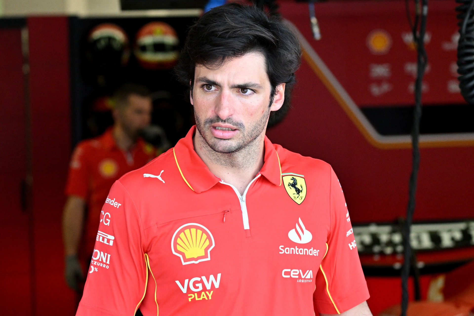 Forma–1 – Sainz diktálta a tempót, ismét csatornafedél okozott gondot