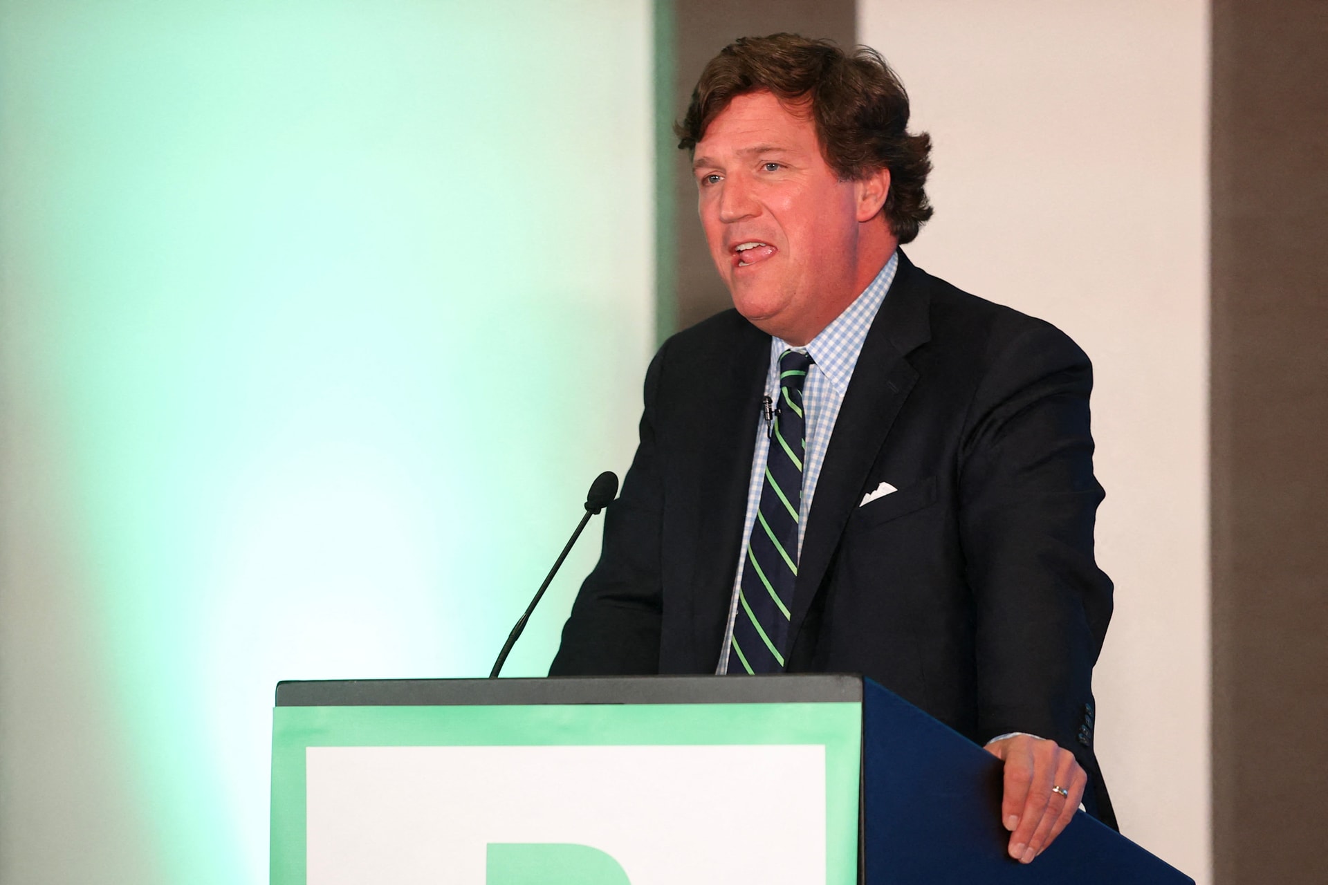 Tucker Carlson Moszkvába látogatott