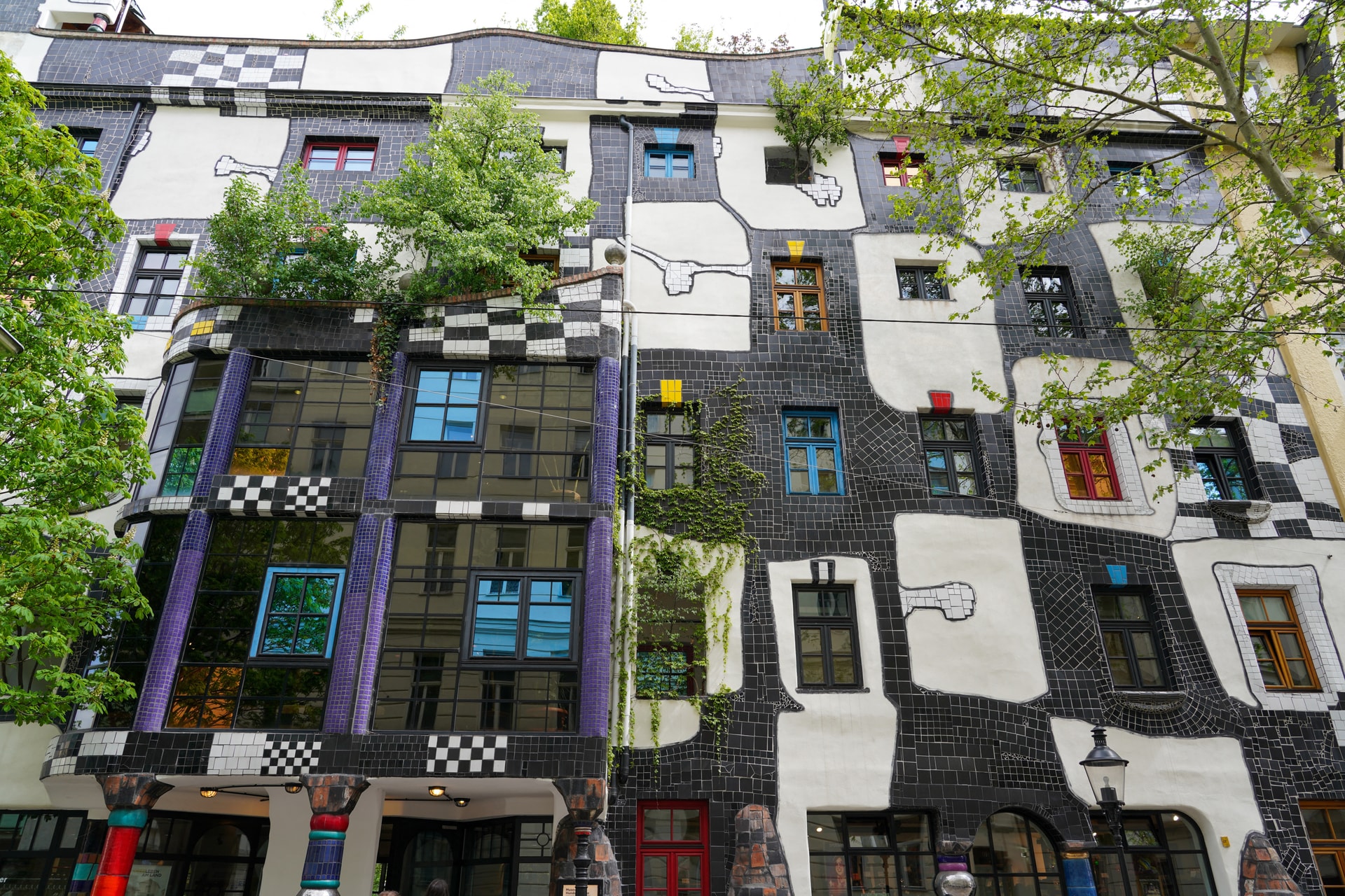 Újra kinyitja kapuit a bécsi Hundertwasser Múzeum