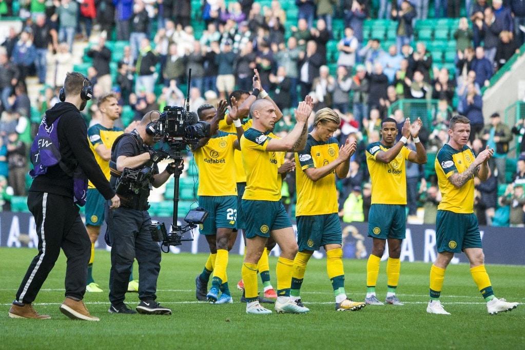 Sokkoló: Felgyulladt egy szurkoló haja a pirotechnikai eszközök miatt + VIDEÓ