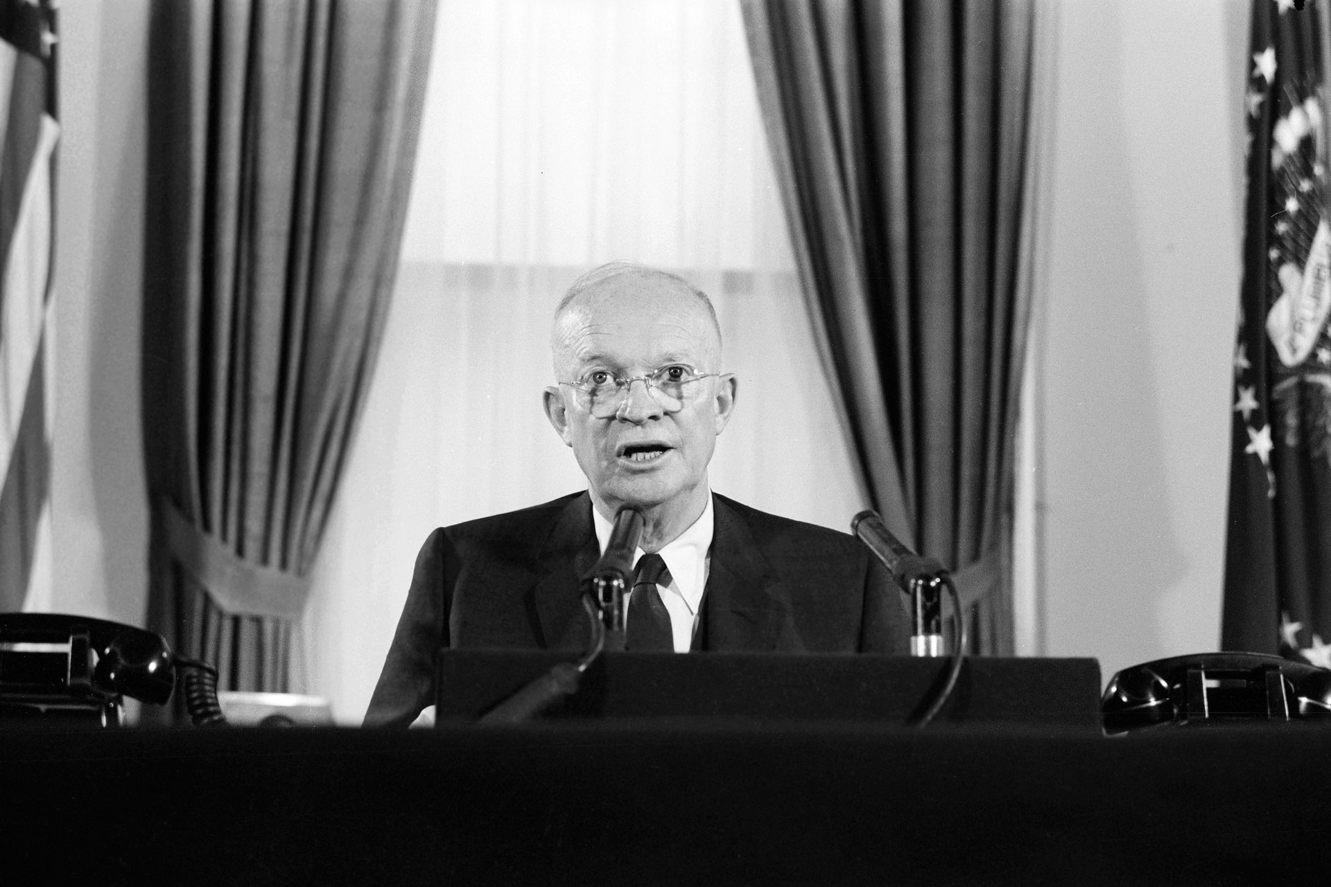 Tényleg találkozott Eisenhower elnök földönkívüliekkel?