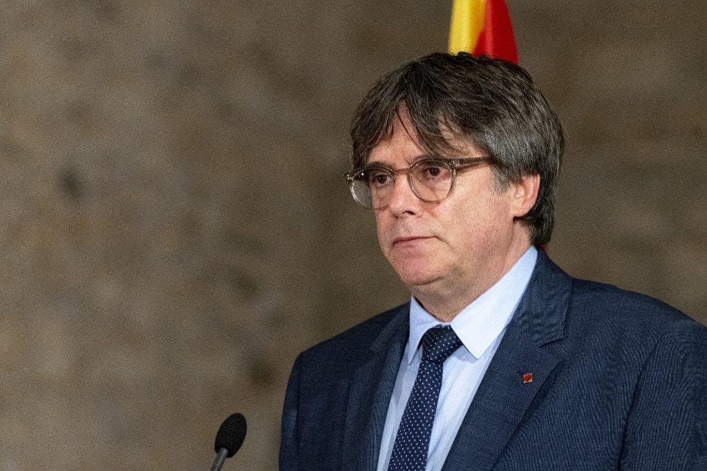 A spanyol legfelsőbb bíróság terrorizmus miatt indít vizsgálatot Carles Puigdemont volt katalán elnökkel szemben