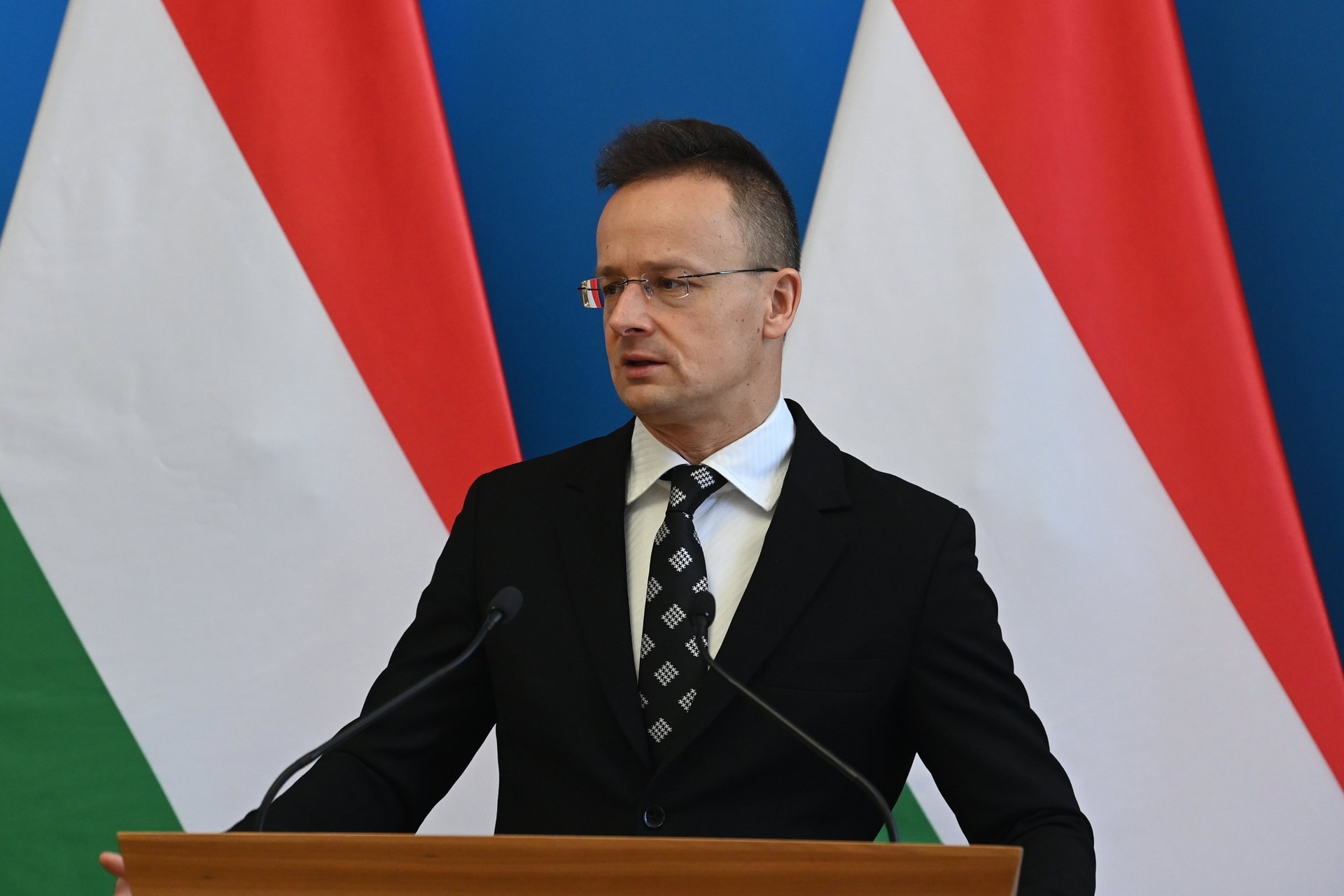 Szijjártó Péter: Az európai katonák Ukrajnába küldéséről szóló nyilatkozatok ellentétesek az érvényben lévő NATO-döntésekkel