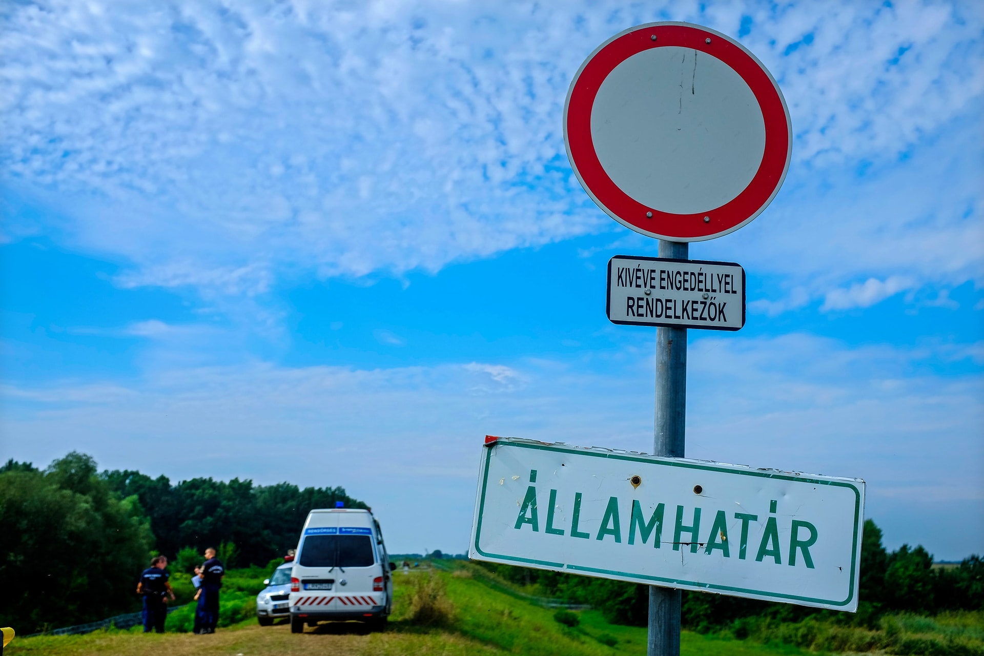 Lezárták a magyar-szlovák államhatáron lévő Szent-Iványi hidat