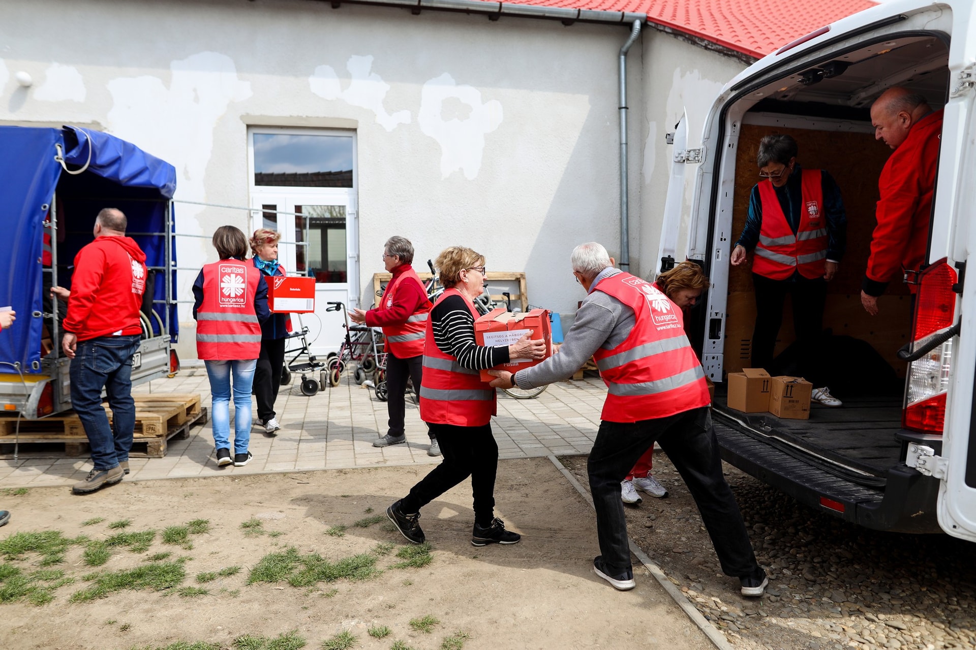 Tartós élelmiszert gyűjtenek jövő vasárnaptól a katolikus templomokban