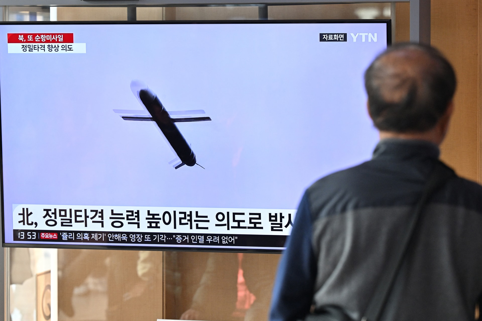 Észak-Korea több manőverező robotrepülőgépet lőtt a tenger felé