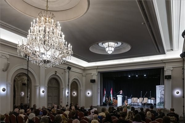 A kultúra megmaradása a ma folyó kultúrharc tétje