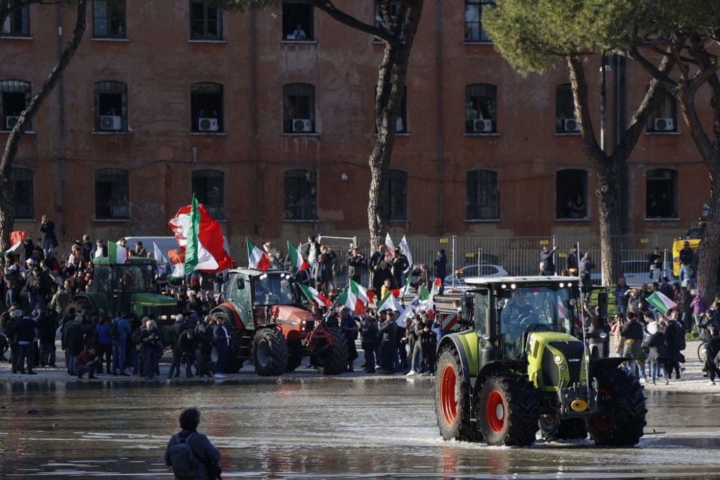 A tüntető olasz gazdák szerint az Európai Bizottság direktívái nem sérthetik a nemzeti agrárágazatot
