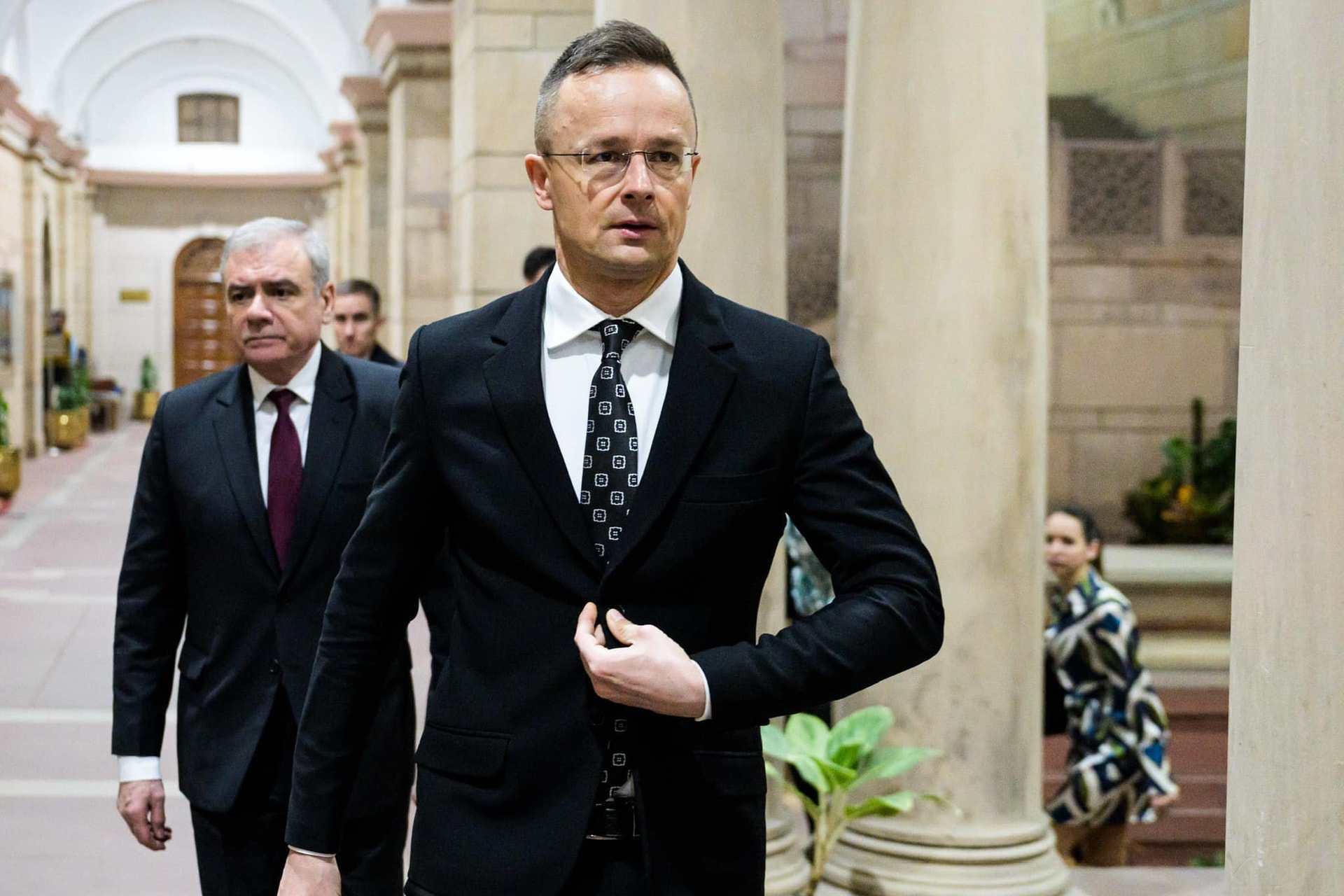 Szijjártó: Mielőbb szűkíteni kell a politikai kommunikáció és a valóság között tátongó szakadékot
