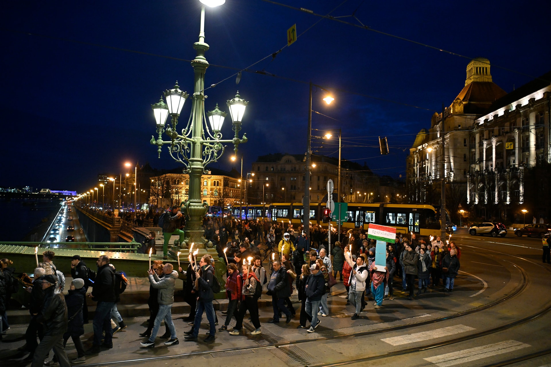 A gyermekek védelméért tüntettek Budapesten