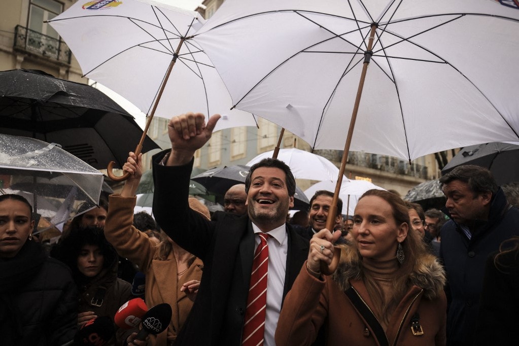 Előrehozott parlamenti választás kezdődött Portugáliában