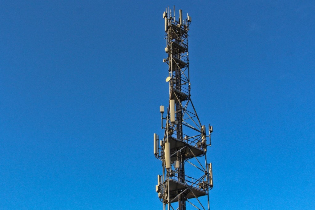 Csomagban vettek 1800 mobiltornyot