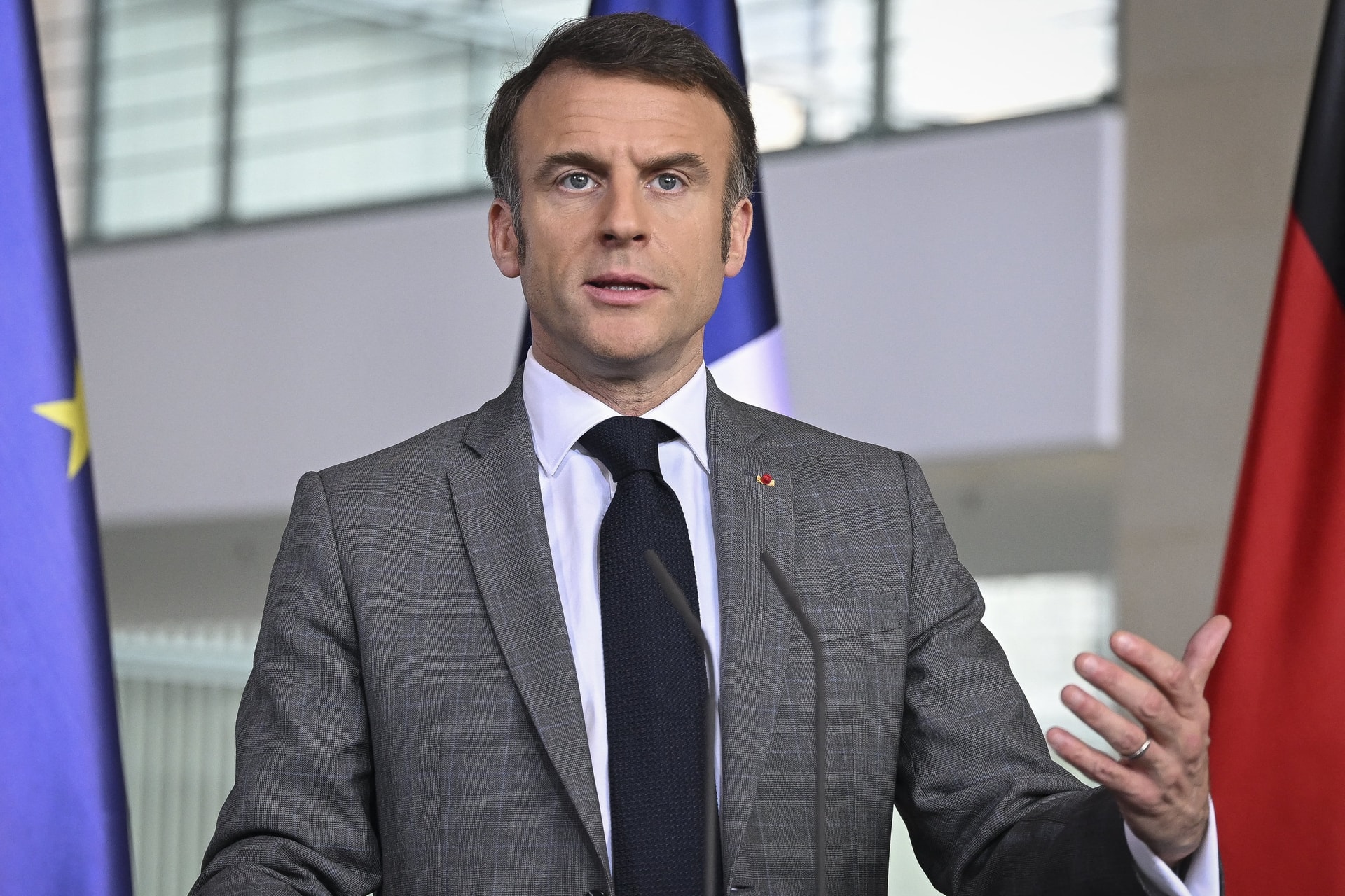 Macron: Franciaország továbbra is „kíméletlenül” fellép az antiszemitizmussal szemben