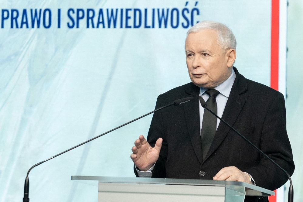 Kaczynskit újra a fő lengyel ellenzéki párt elnökének választották