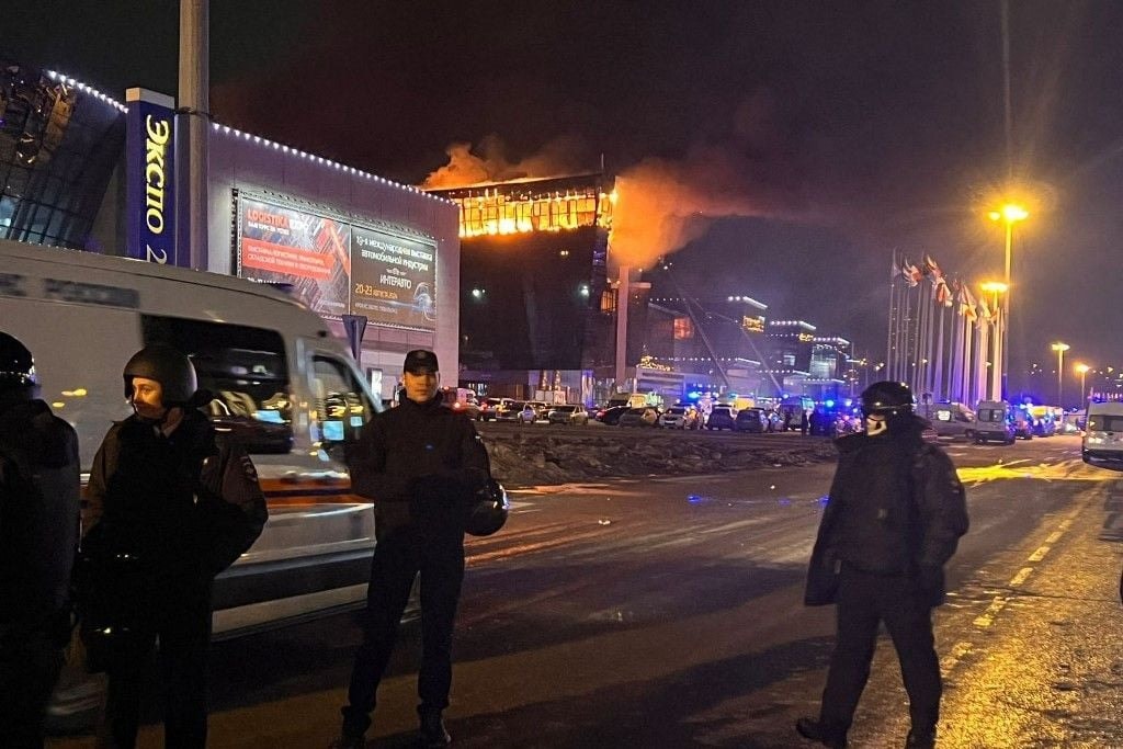 Lövöldözés egy moszkvai koncertteremben