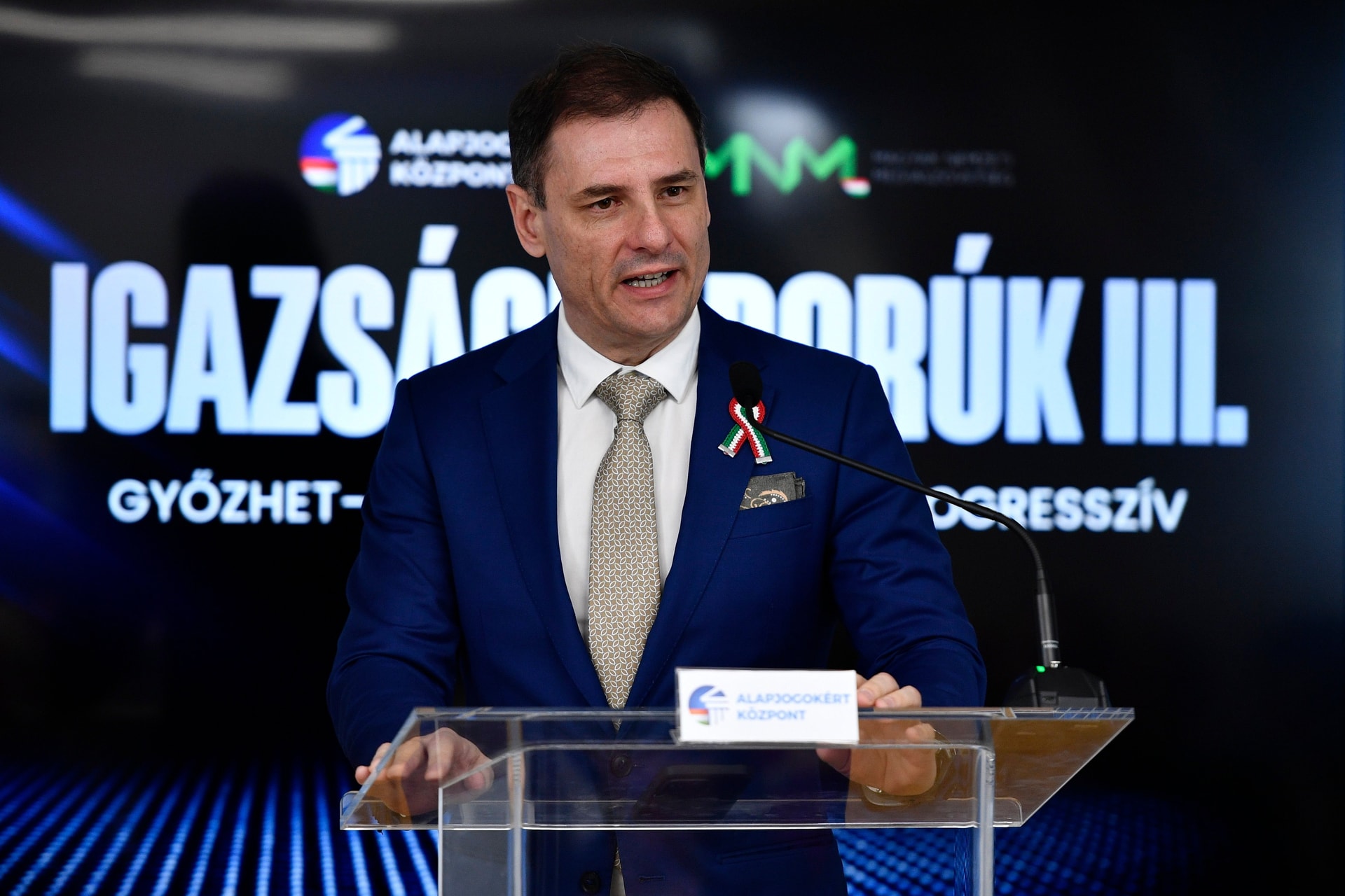 Tuzson Bence: Az EP-választás tétje, hogy a háború, bevándorlás, család kérdésében milyen álláspont érvényesül